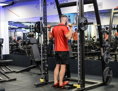 Calf raise in piedi alla smith machine