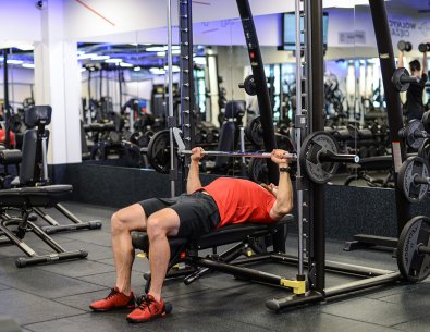 Panca piana alla smith machine