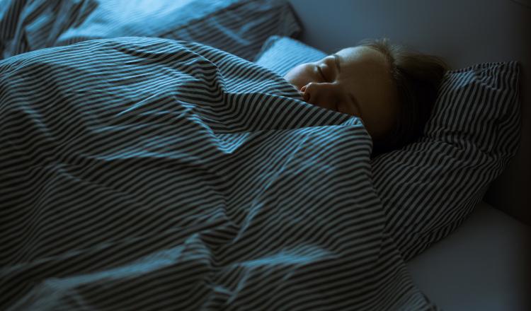 Luce blu e qualità del sonno: qual è la connessione?